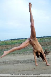 Erotic Nude Teen Doing Cartwheel